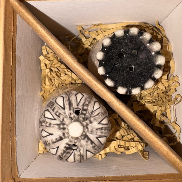 Rae Dunn Crown Salt and Pepper Shakers - Picture 3 of 3